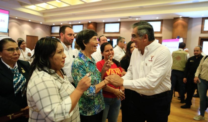 Entrega Américo credenciales del programa&nbsp;IMSS-Bienestar