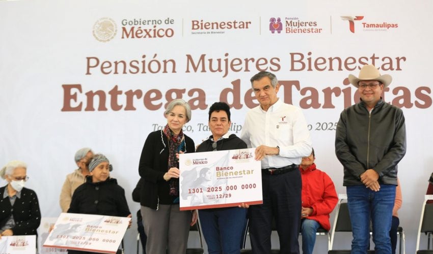 Entrega Américo Villarreal tarjetas del programa «Mujeres Pensión&nbsp;Bienestar»