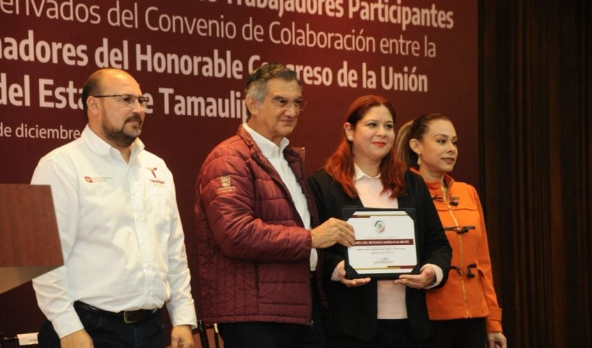 Entrega gobernador reconocimientos a servidores públicos capacitados por el&nbsp;Senado