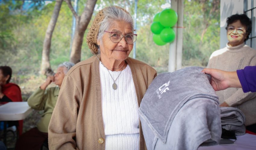 DIF Tamaulipas apapacha a adultos mayores de 24 municipios con el programa “Abrígate en&nbsp;Invierno”