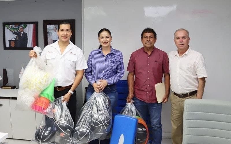 Entrega INDE material deportivo para escuelas de&nbsp;Jiménez