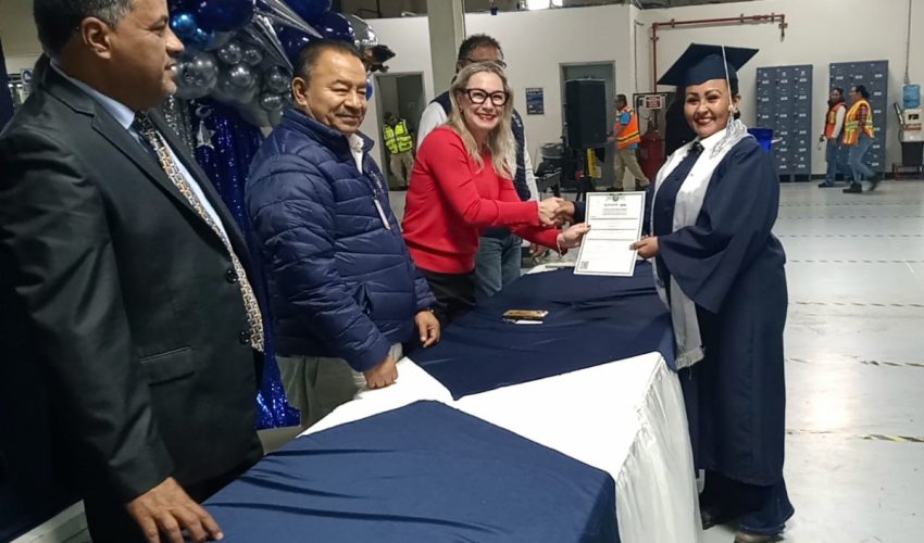 Entrega ITEA certificados de educación secundaria a trabajadores de&nbsp;maquiladora