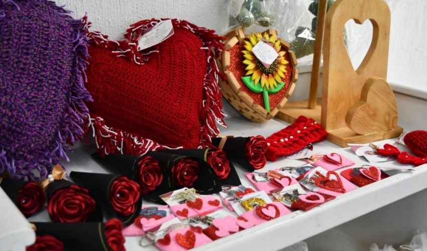 Promueve SSPT venta de artesanías y postres de San Valentín hechos en&nbsp;CEDES