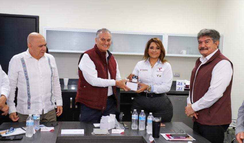 Reafirma Salud transparencia y buen gobierno: entrega videocámaras a verificadores de la&nbsp;COEPRIS