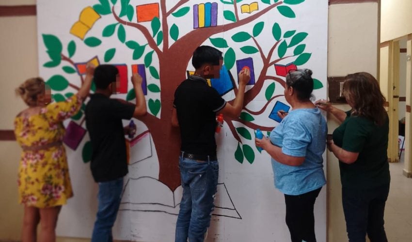 Adolescentes en externamiento crean mural ‘’El árbol de los&nbsp;libros’’