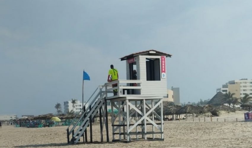 Llama Turismo a respetar los colores de bandera en&nbsp;playa