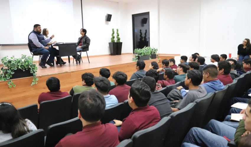 Capacita UTTN a futuras y futuros profesionistas para su inserción&nbsp;laboral