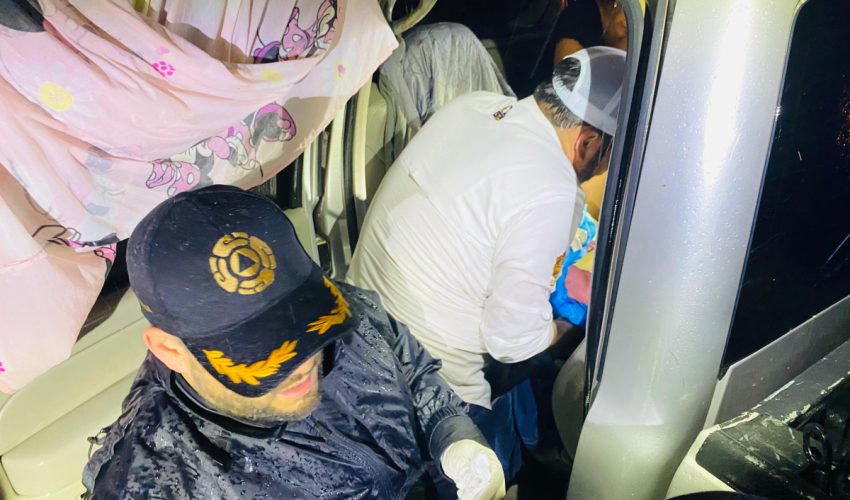 Alcalde de González, médico de profesión, atiende el nacimiento de una&nbsp;niña