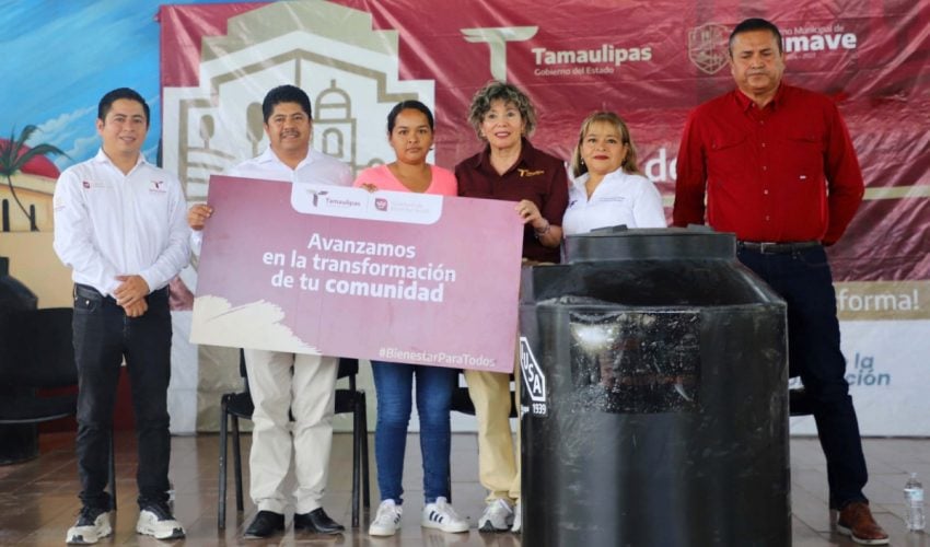 Entrega SEBIEN tinacos en&nbsp;Jaumave