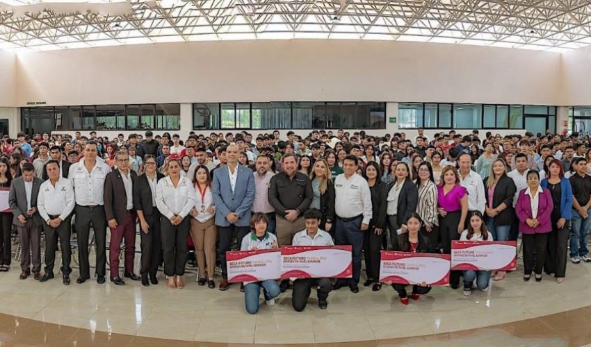Entregan becas “Futuro Tamaulipas Jóvenes de Nivel Superior” en Nuevo&nbsp;Laredo