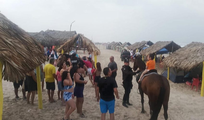 Agrupamiento Montado de la Guardia Estatal brinda seguridad en La&nbsp;Pesca