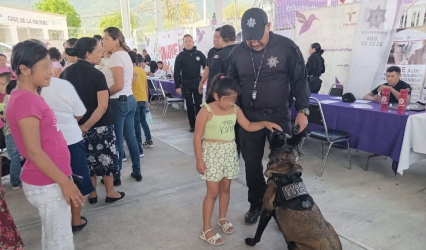 Agrupamiento canino de la Guardia Estatal convive con la ciudadanía en Brigada “Transformando&nbsp;Familias”