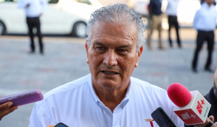 Exhorta secretario de Salud a vacunarse contra el sarampión y completar&nbsp;esquemas