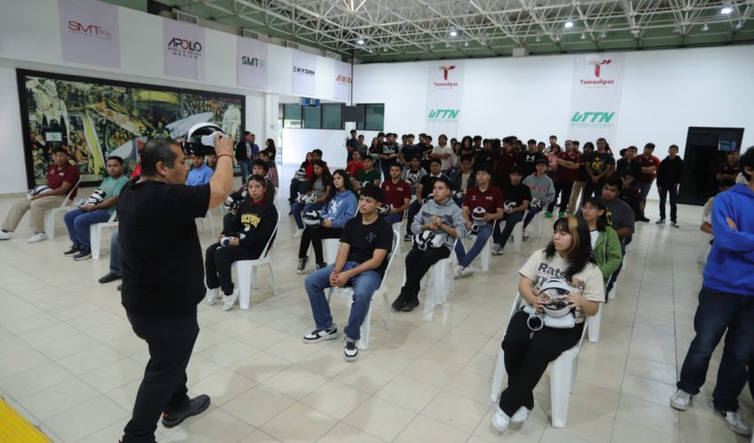 Participan estudiantes de la UTTN en sesiones de realidad&nbsp;virtual