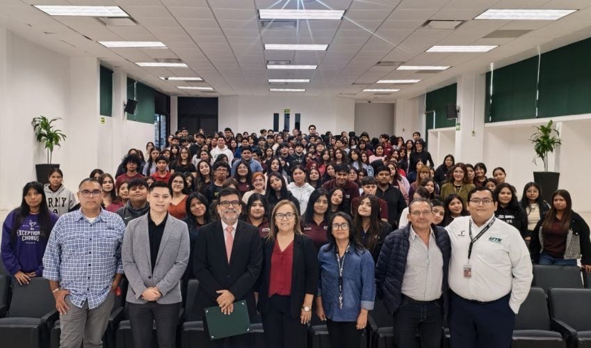 Fortalece UTTN su educación con análisis del T-MEC, logística y comercio&nbsp;internacional